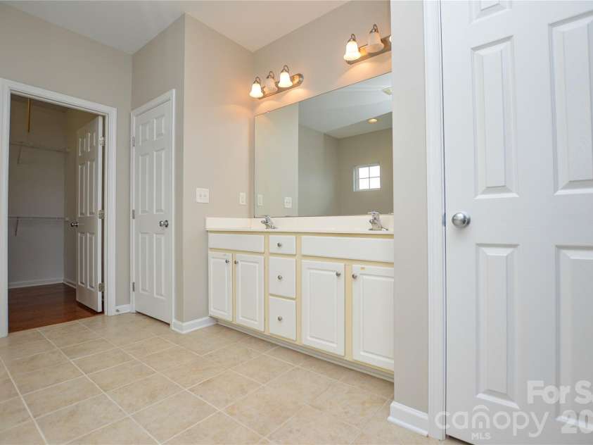6720 Eastfield Park Drive, Charlotte, NC 28269.  MLS# CAR4375584, YatesRealty ID 51126. 