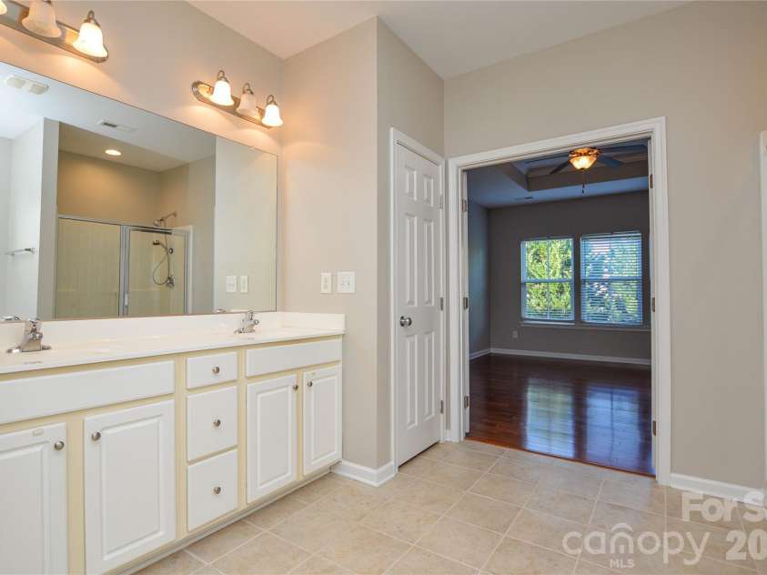 6720 Eastfield Park Drive, Charlotte, NC 28269.  MLS# CAR4375584, YatesRealty ID 51126. 