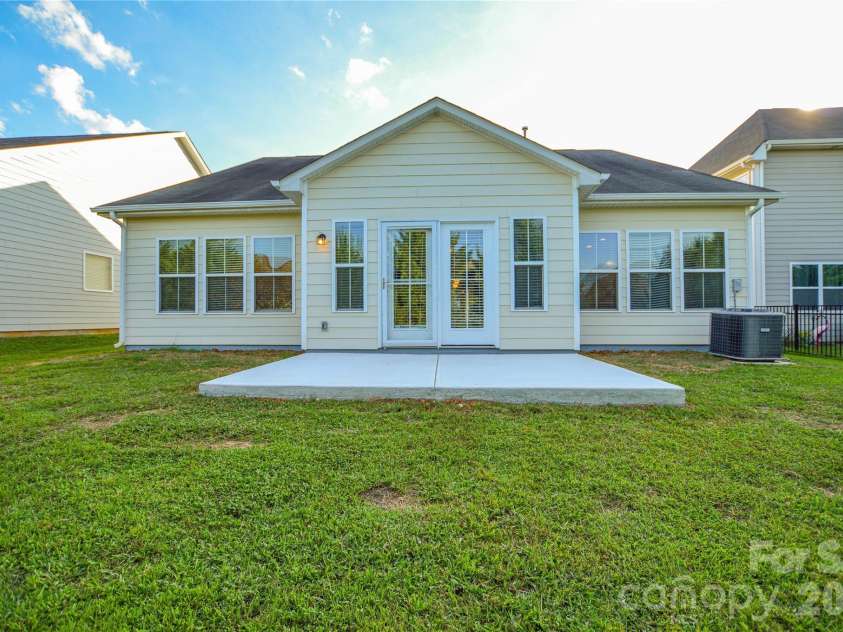 6720 Eastfield Park Drive, Charlotte, NC 28269.  MLS# CAR4375584, YatesRealty ID 51126. 