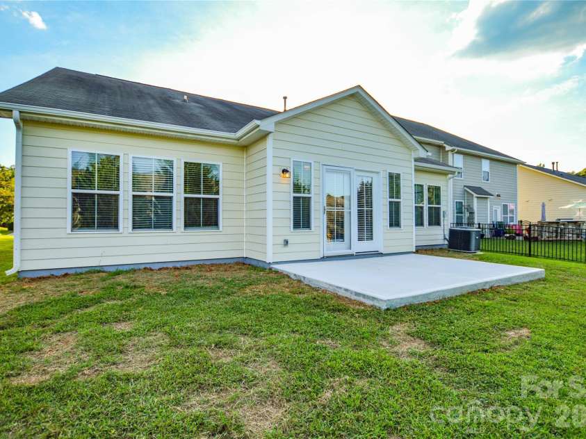 6720 Eastfield Park Drive, Charlotte, NC 28269.  MLS# CAR4375584, YatesRealty ID 51126. 
