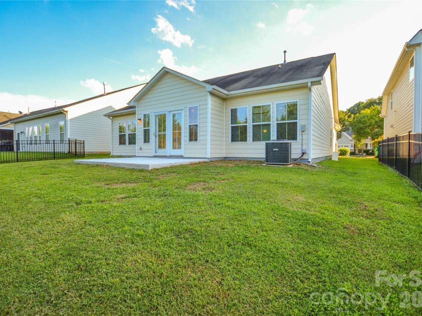 6720 Eastfield Park Drive, Charlotte, NC 28269.  MLS# CAR4375584, YatesRealty ID 51126. 