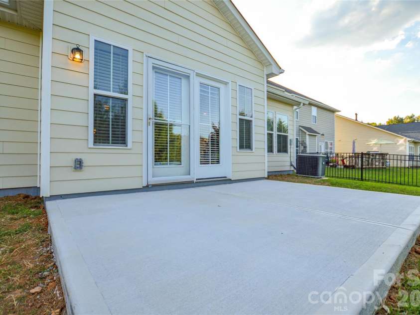6720 Eastfield Park Drive, Charlotte, NC 28269.  MLS# CAR4375584, YatesRealty ID 51126. 