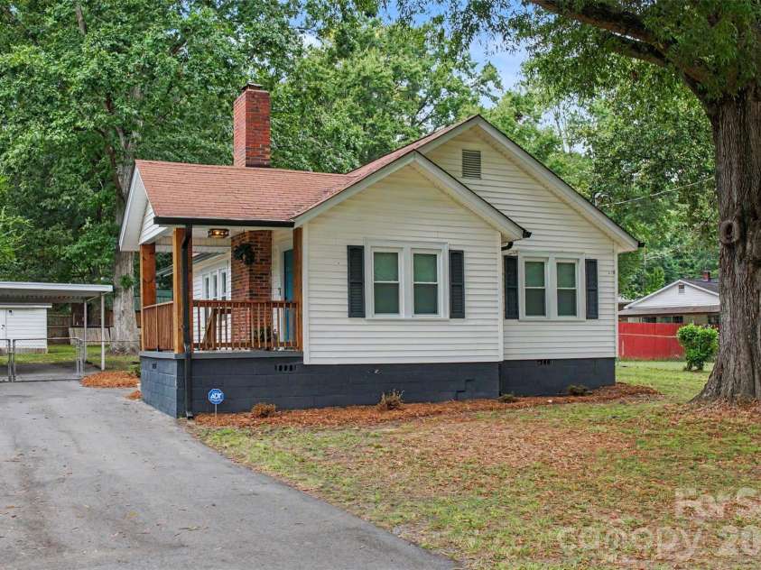 1521 Blackwood Street, Gastonia, NC 28052.  MLS# CAR4420780, YatesRealty ID 51127. 