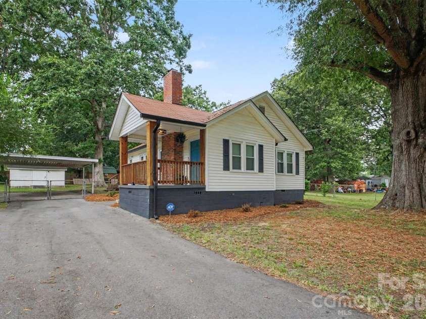1521 Blackwood Street, Gastonia, NC 28052.  MLS# CAR4420780, YatesRealty ID 51127. 