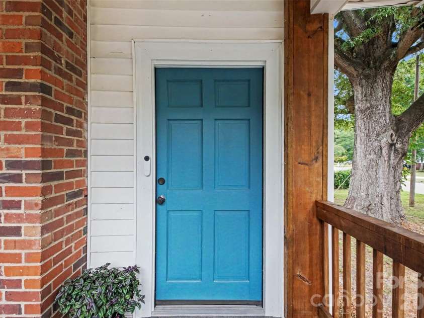 1521 Blackwood Street, Gastonia, NC 28052.  MLS# CAR4420780, YatesRealty ID 51127. 