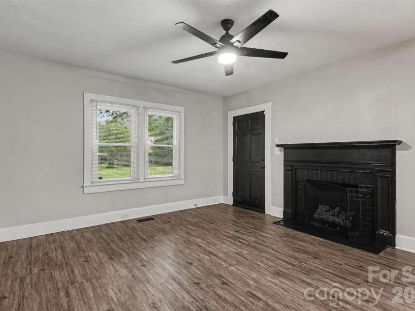 1521 Blackwood Street, Gastonia, NC 28052.  MLS# CAR4420780, YatesRealty ID 51127. 