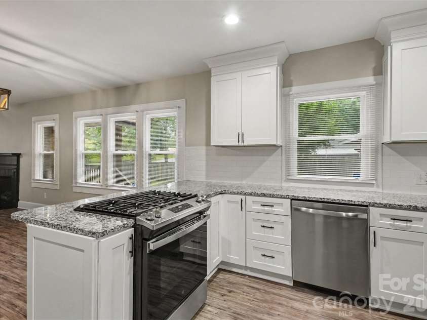 1521 Blackwood Street, Gastonia, NC 28052.  MLS# CAR4420780, YatesRealty ID 51127. 