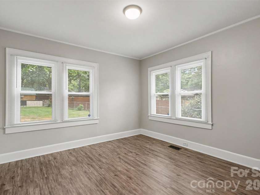 1521 Blackwood Street, Gastonia, NC 28052.  MLS# CAR4420780, YatesRealty ID 51127. 