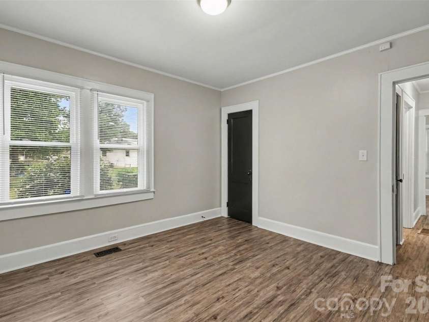 1521 Blackwood Street, Gastonia, NC 28052.  MLS# CAR4420780, YatesRealty ID 51127. 