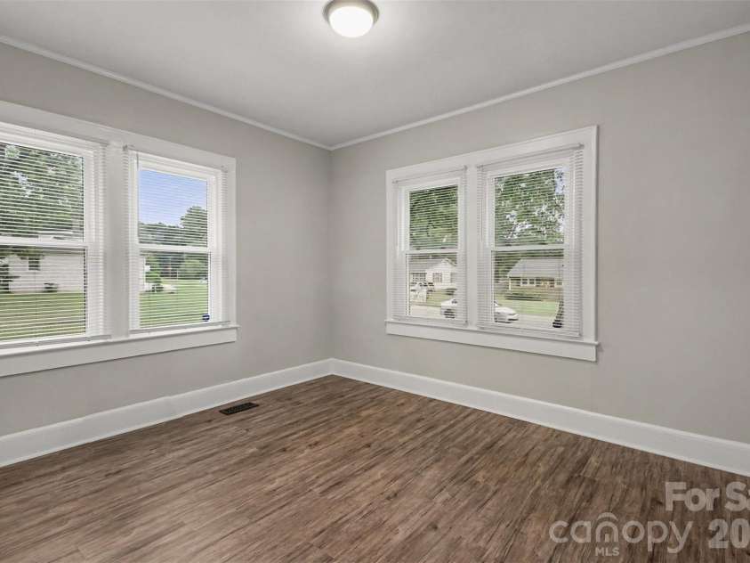 1521 Blackwood Street, Gastonia, NC 28052.  MLS# CAR4420780, YatesRealty ID 51127. 