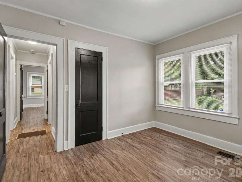 1521 Blackwood Street, Gastonia, NC 28052.  MLS# CAR4420780, YatesRealty ID 51127. 