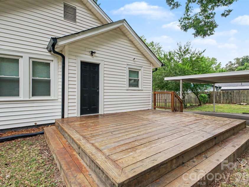 1521 Blackwood Street, Gastonia, NC 28052.  MLS# CAR4420780, YatesRealty ID 51127. 