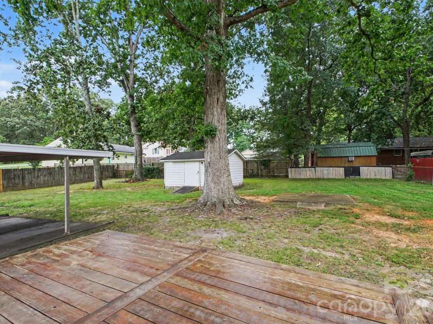 1521 Blackwood Street, Gastonia, NC 28052.  MLS# CAR4420780, YatesRealty ID 51127. 