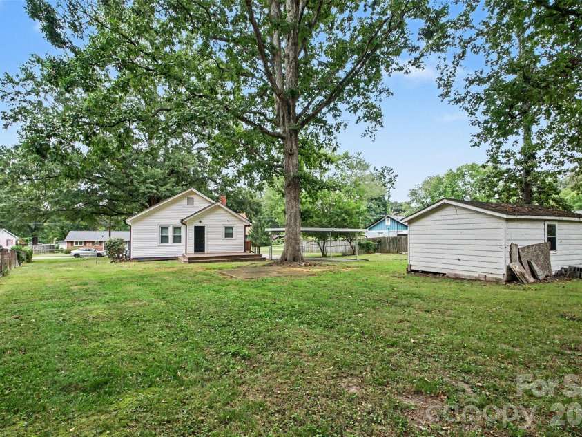 1521 Blackwood Street, Gastonia, NC 28052.  MLS# CAR4420780, YatesRealty ID 51127. 