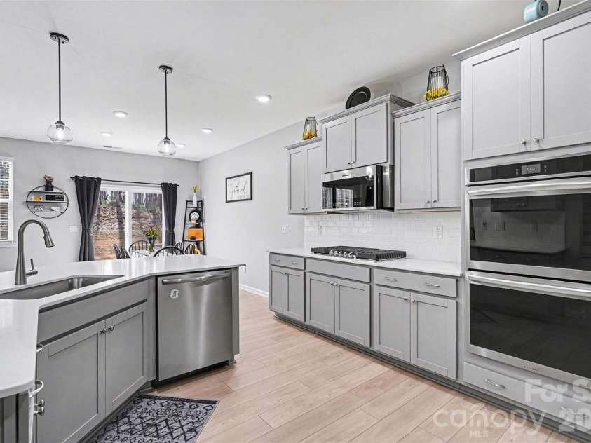 310 Hamptons Cove Road, Troutman, NC 28166.  MLS# CAR4355239, YatesRealty ID 5113. Chef's kitchen
