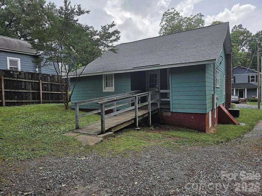 578 Harris Street, Concord, NC 28025.  MLS# CAR4411454, YatesRealty ID 51132. 