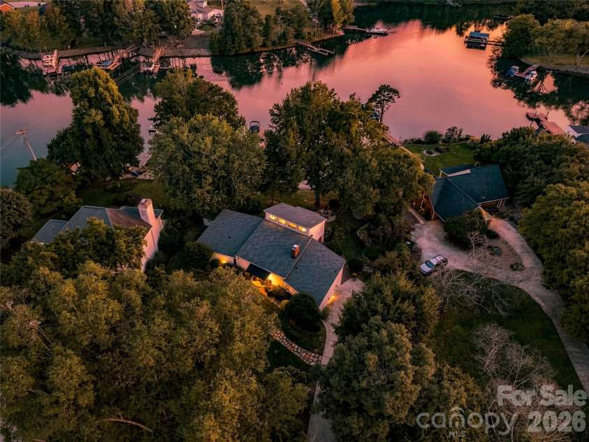 8172 Malibu Pointe Lane, Denver, NC 28037.  MLS# CAR4424504, YatesRealty ID 51133. 