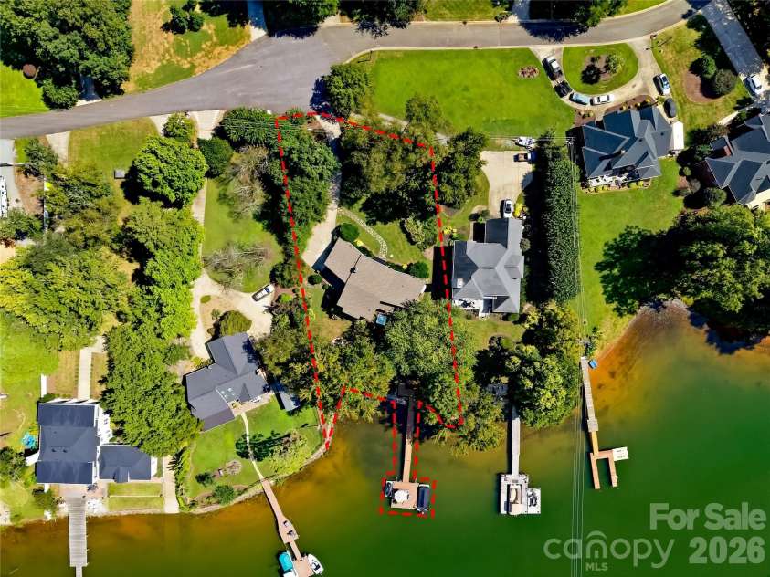 8172 Malibu Pointe Lane, Denver, NC 28037.  MLS# CAR4424504, YatesRealty ID 51133. Lot lines are representative only
