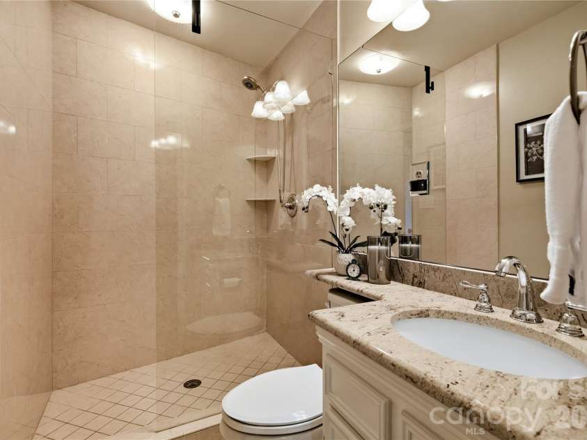8172 Malibu Pointe Lane, Denver, NC 28037.  MLS# CAR4424504, YatesRealty ID 51133. Main level full bath