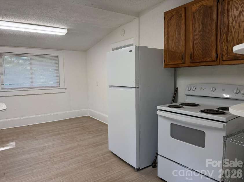 41 Oak Hill Drive, Asheville, NC 28806.  MLS# CAR4384194, YatesRealty ID 51135. Breakfast area