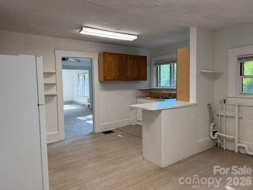 41 Oak Hill Drive, Asheville, NC 28806.  MLS# CAR4384194, YatesRealty ID 51135. Kitchen