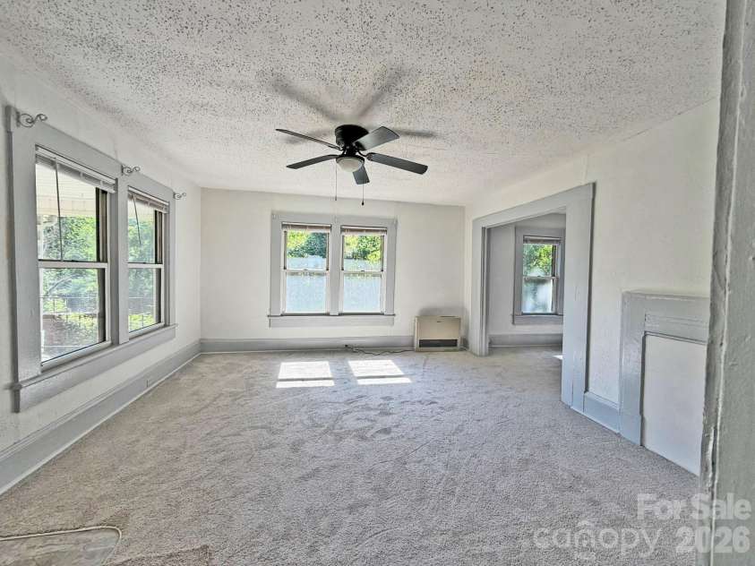 41 Oak Hill Drive, Asheville, NC 28806.  MLS# CAR4384194, YatesRealty ID 51135. Living Room