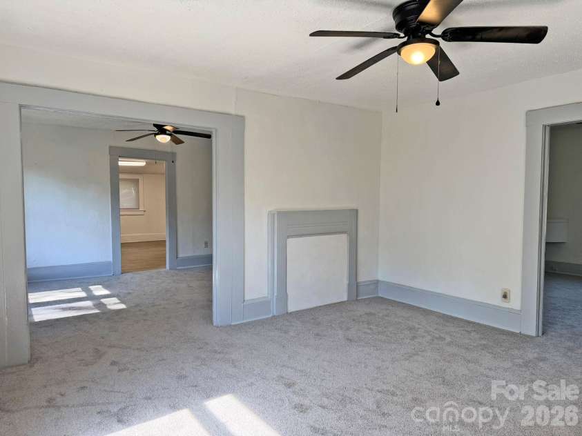 41 Oak Hill Drive, Asheville, NC 28806.  MLS# CAR4384194, YatesRealty ID 51135. Living Room