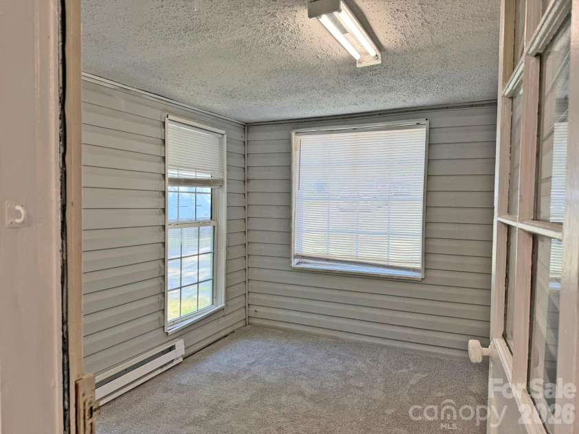 41 Oak Hill Drive, Asheville, NC 28806.  MLS# CAR4384194, YatesRealty ID 51135. Small room off Kitchen