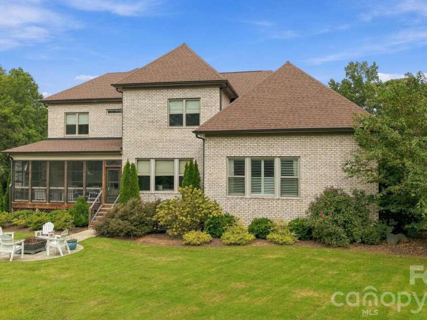 3948 Carmel Acres Drive, Charlotte, NC 28226.  MLS# CAR4425128, YatesRealty ID 51137. 