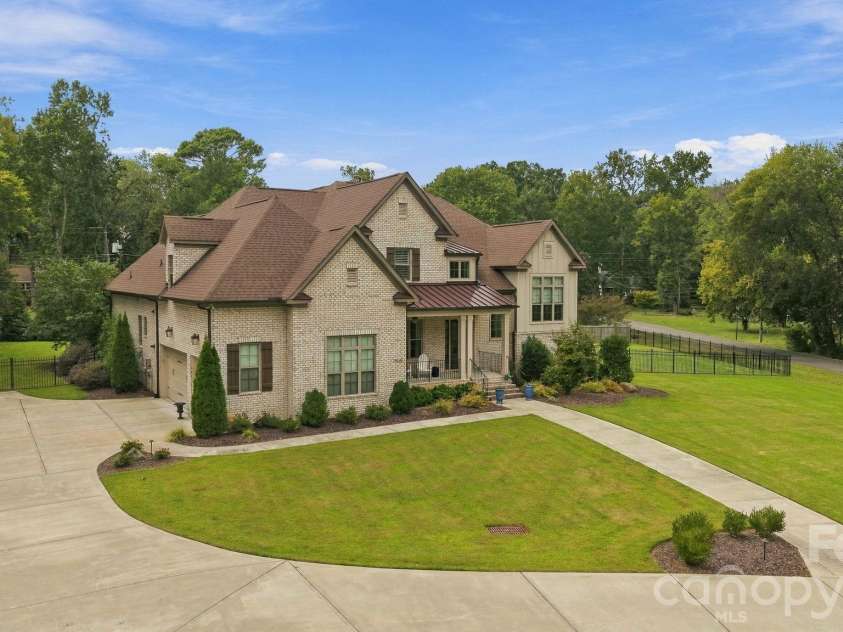 3948 Carmel Acres Drive, Charlotte, NC 28226.  MLS# CAR4425128, YatesRealty ID 51137. 
