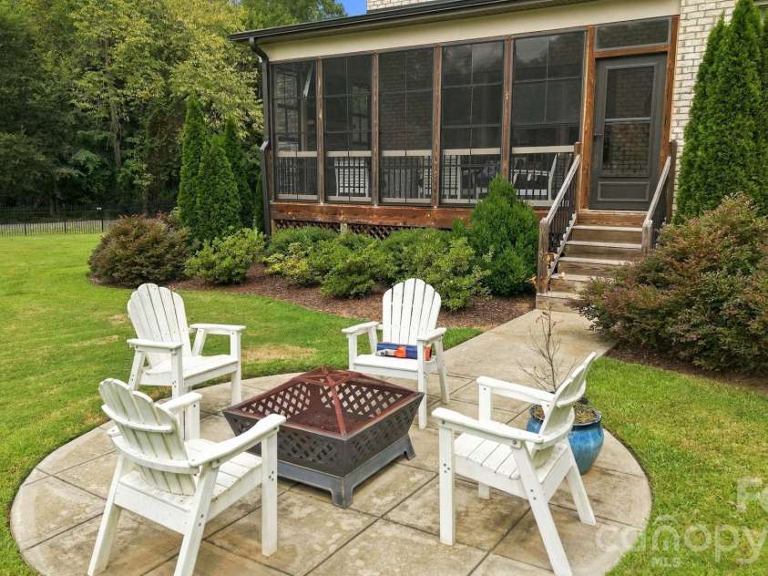 3948 Carmel Acres Drive, Charlotte, NC 28226.  MLS# CAR4425128, YatesRealty ID 51137. 