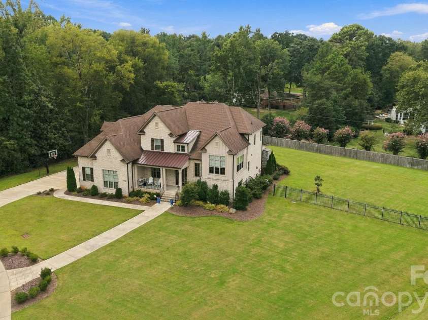3948 Carmel Acres Drive, Charlotte, NC 28226.  MLS# CAR4425128, YatesRealty ID 51137. 