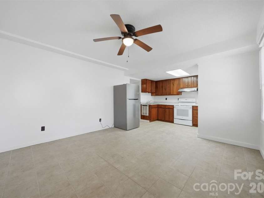 80 Lindsey Lane, Burnsville, NC 28714.  MLS# CAR4425383, YatesRealty ID 51139. 