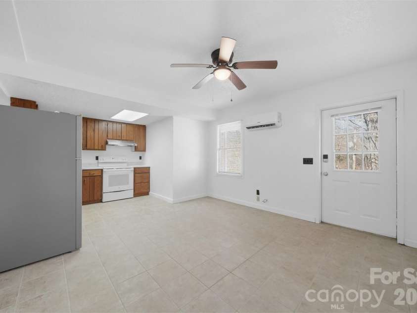 80 Lindsey Lane, Burnsville, NC 28714.  MLS# CAR4425383, YatesRealty ID 51139. 