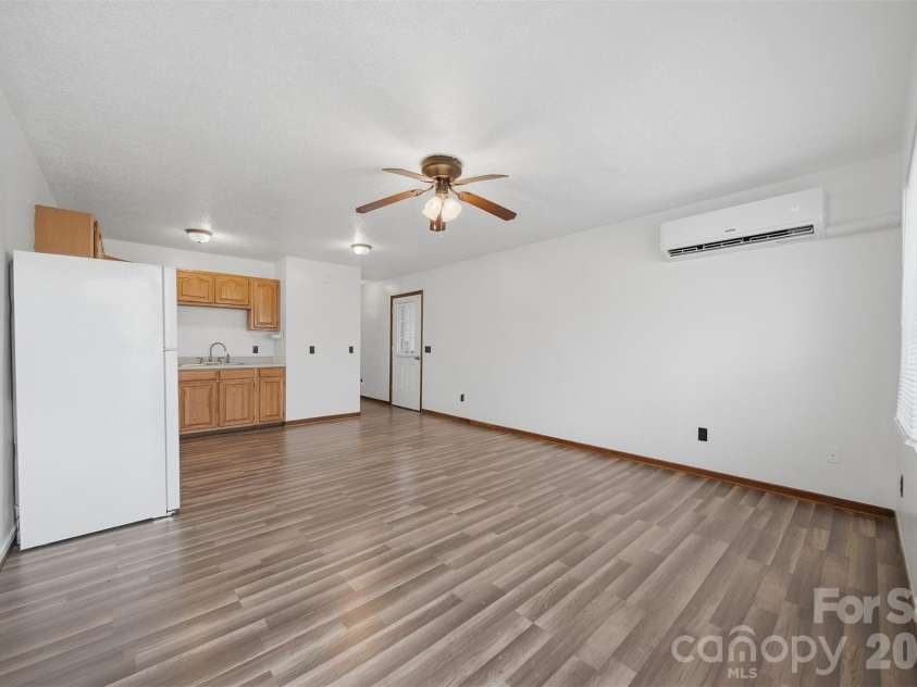 80 Lindsey Lane, Burnsville, NC 28714.  MLS# CAR4425383, YatesRealty ID 51139. 