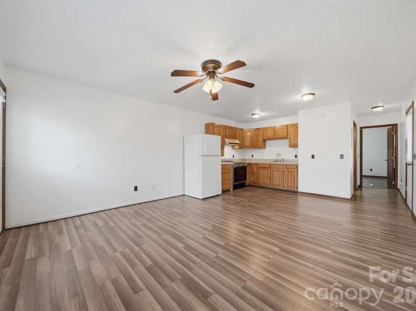 80 Lindsey Lane, Burnsville, NC 28714.  MLS# CAR4425383, YatesRealty ID 51139. 