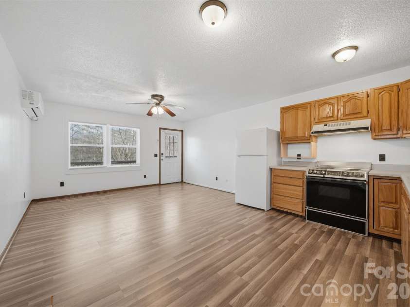 80 Lindsey Lane, Burnsville, NC 28714.  MLS# CAR4425383, YatesRealty ID 51139. 