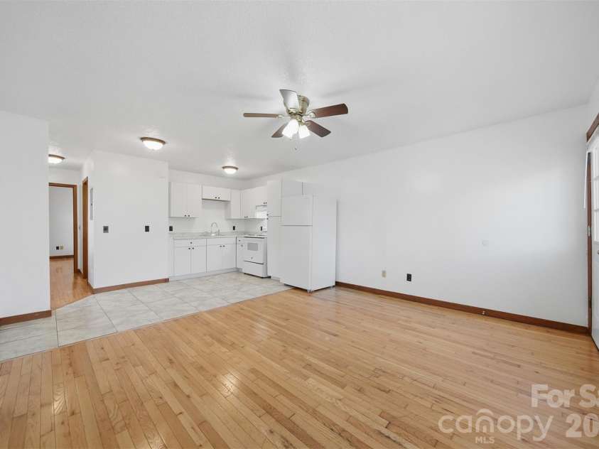 80 Lindsey Lane, Burnsville, NC 28714.  MLS# CAR4425383, YatesRealty ID 51139. 
