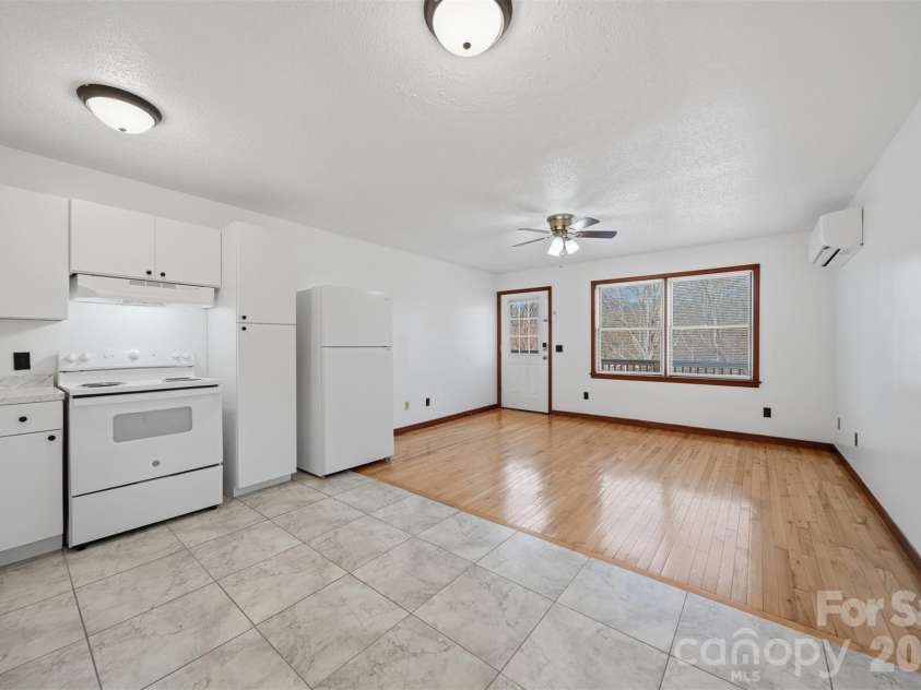 80 Lindsey Lane, Burnsville, NC 28714.  MLS# CAR4425383, YatesRealty ID 51139. 