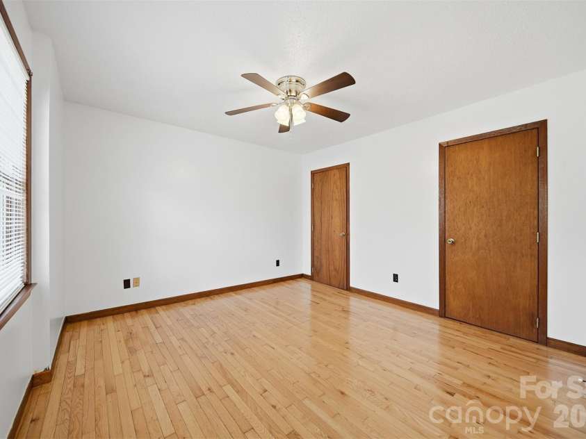 80 Lindsey Lane, Burnsville, NC 28714.  MLS# CAR4425383, YatesRealty ID 51139. 