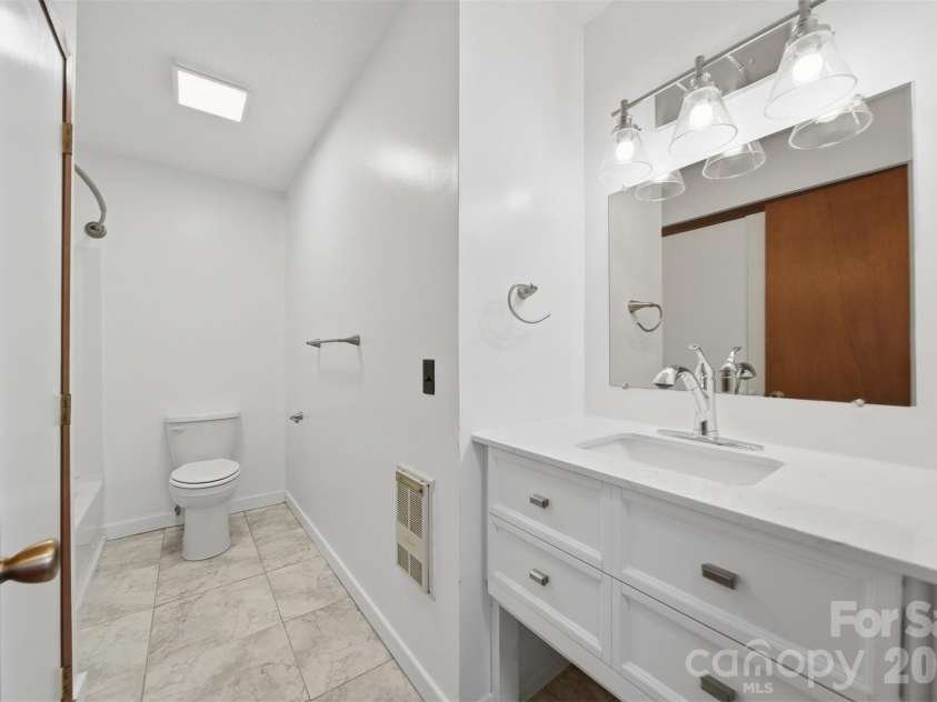 80 Lindsey Lane, Burnsville, NC 28714.  MLS# CAR4425383, YatesRealty ID 51139. 