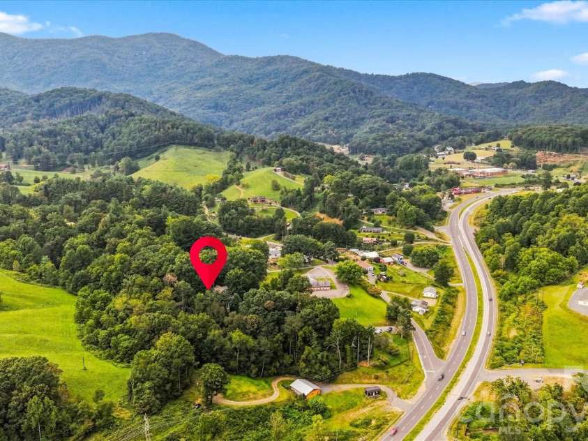 80 Lindsey Lane, Burnsville, NC 28714.  MLS# CAR4425383, YatesRealty ID 51139. 
