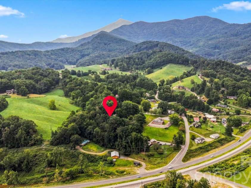 80 Lindsey Lane, Burnsville, NC 28714.  MLS# CAR4425383, YatesRealty ID 51139. 