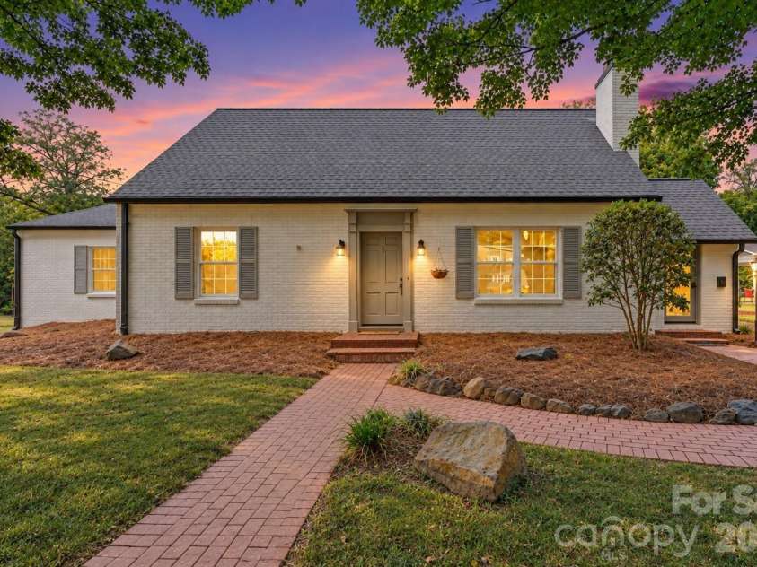 433 Main Street, Mocksville, NC 27028.  MLS# CAR4423506, YatesRealty ID 51141. 