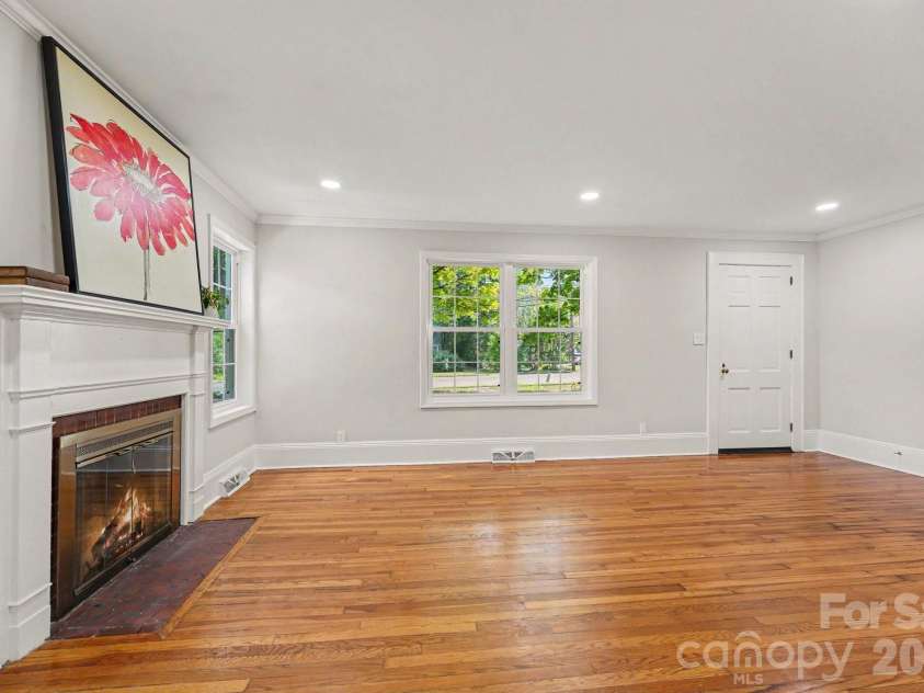 433 Main Street, Mocksville, NC 27028.  MLS# CAR4423506, YatesRealty ID 51141. Gas logs