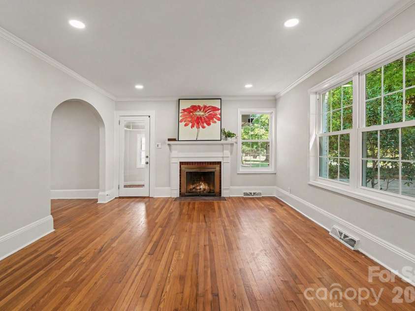 433 Main Street, Mocksville, NC 27028.  MLS# CAR4423506, YatesRealty ID 51141. Larger Great room and new windows throughout