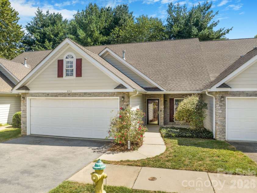 896 West Pointe Drive, Asheville, NC 28806.  MLS# CAR4420183, YatesRealty ID 51145. 896 West Pointe Drive