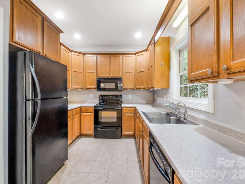 896 West Pointe Drive, Asheville, NC 28806.  MLS# CAR4420183, YatesRealty ID 51145. Kitchen.