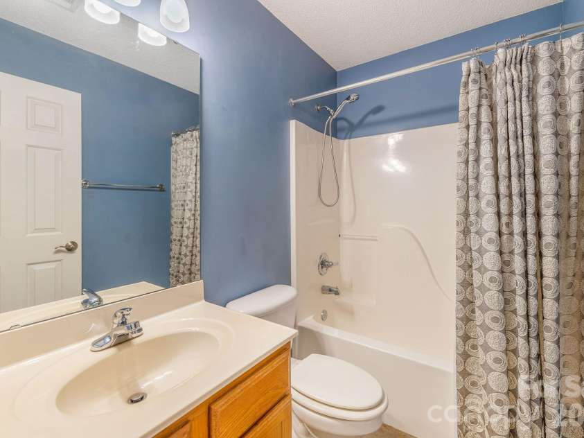 896 West Pointe Drive, Asheville, NC 28806.  MLS# CAR4420183, YatesRealty ID 51145. Upper full bath.