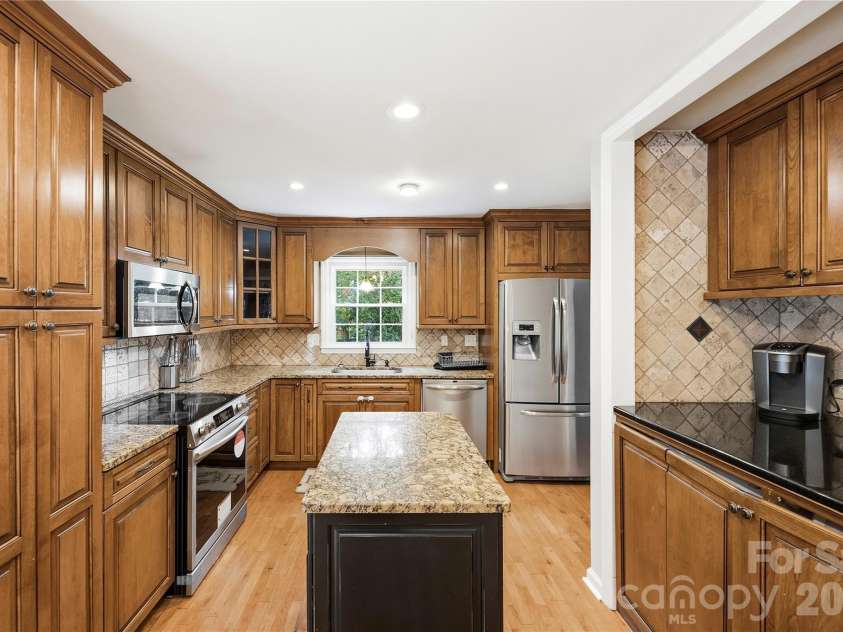 3724 Beulah Church Road, Matthews, NC 28104.  MLS# CAR4425416, YatesRealty ID 51147. 